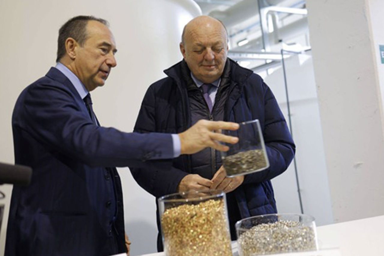 foto dall'inaugurazione del nuovo impianto per il trattamento dei RAEE di Iren, con il Presidente di Iren Luca Dal Fabbro e il Ministro dell’Ambiente e della Sicurezza Energetica Gilberto Pichetto Fratin