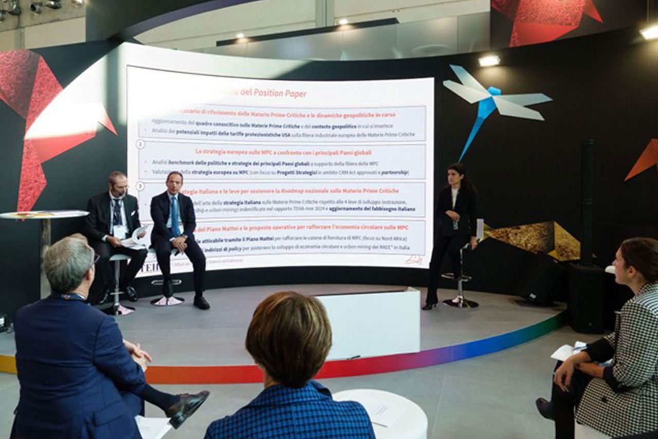 presenetazione rapporto ecomondo