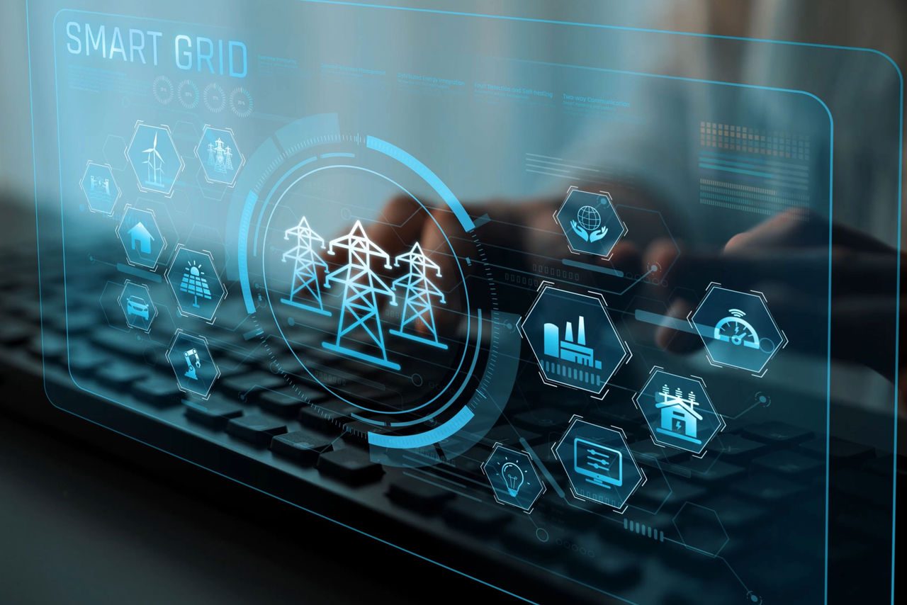 Reti resilienti digitiali in una grafica con sfondo la tastiera di un laptop e delle mani che digitano i tasti