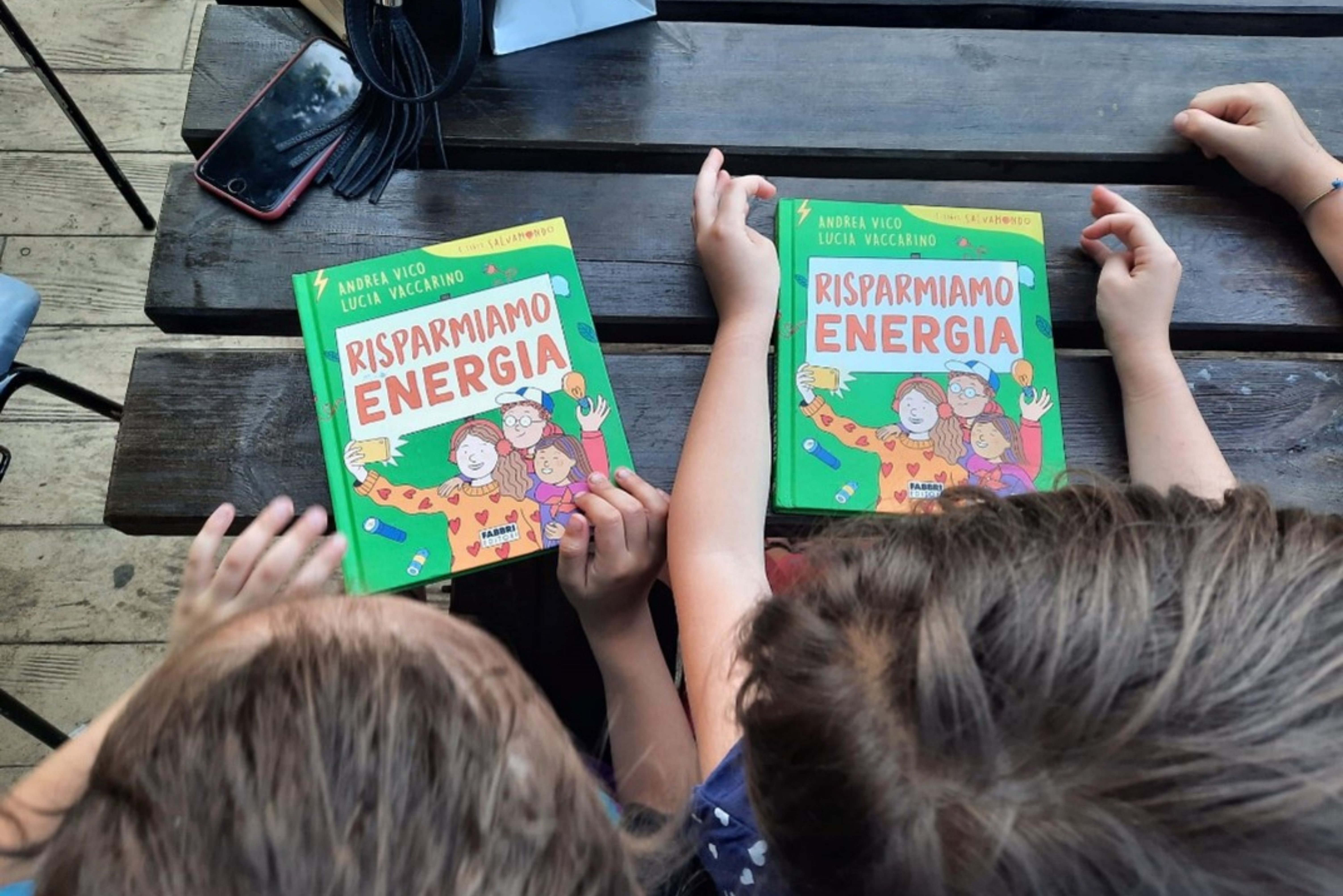 bambini di spalle durante laboratorio Eduiren