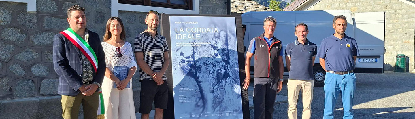 Foto di gruppo durante La cordata ideale una mostra curata da Enrico Camanni che racconta il sodalizio tra Giusto Gervasutti e Gabriele Boccalatte