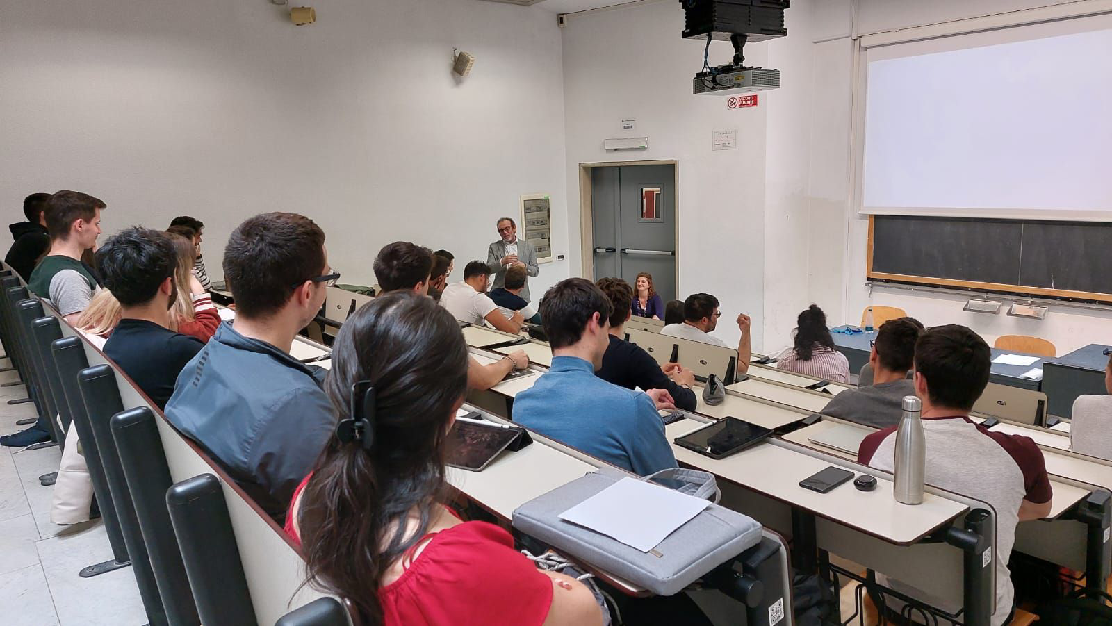 Fabrizio Zeba Iren HR Manager in aula con gli studenti del Politecnico di Torino